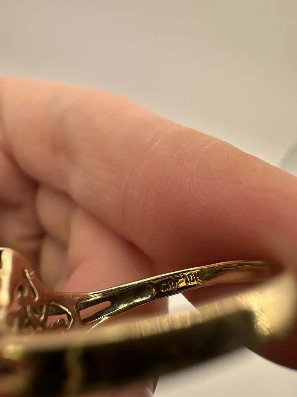 10k Yellow Gold Ladies Ring with Diamonds Size 7.5